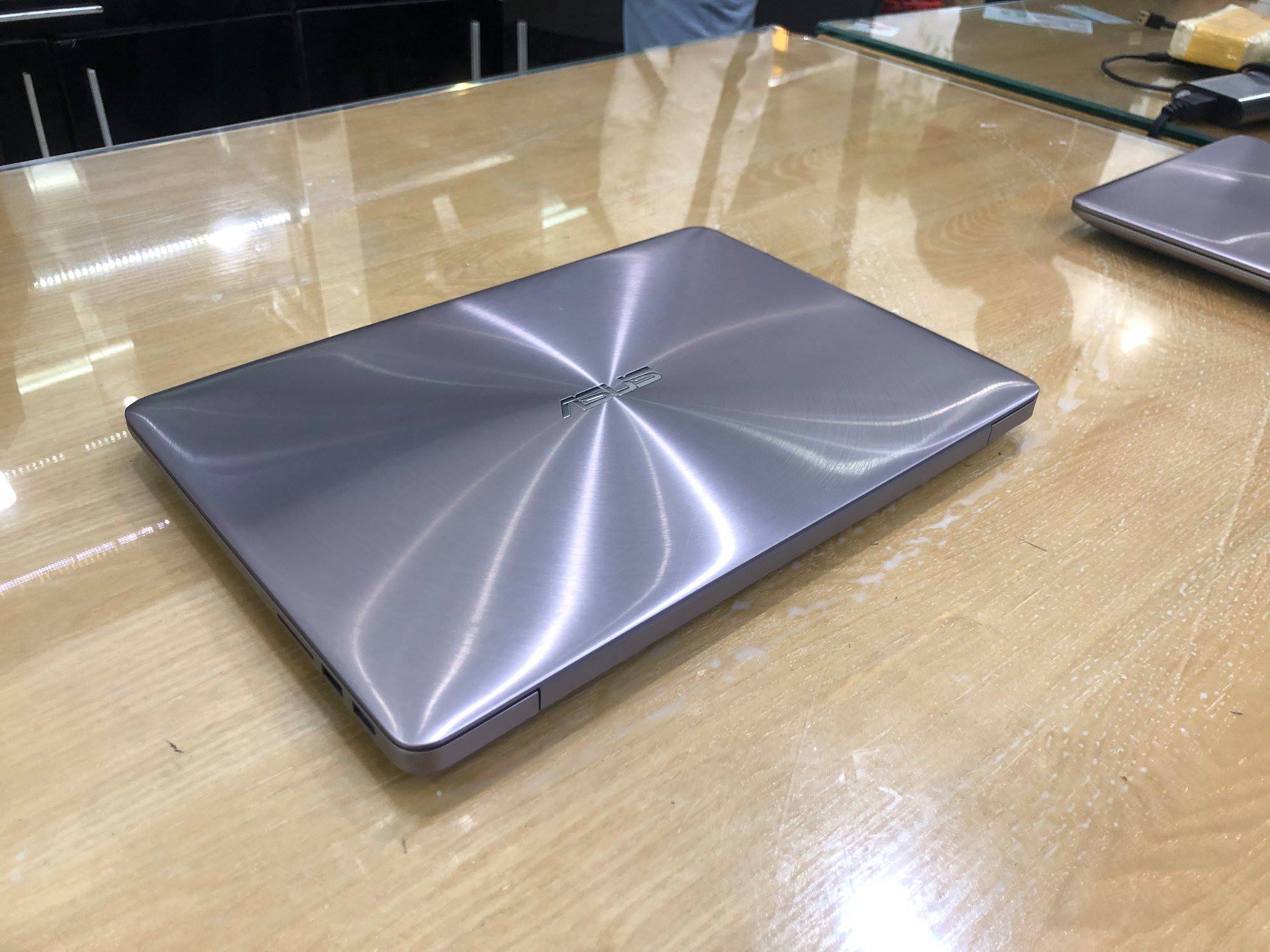 Laptop Asus ZenBook UX310-3.jpg